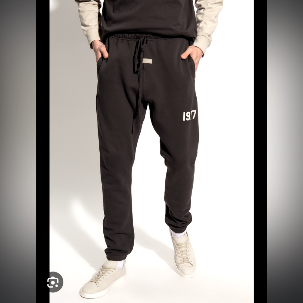Fear of god essentials iron sweatpants fits women’s size s small and medium